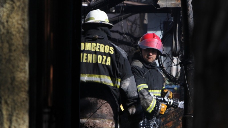 Se incendió una casa en Maipú por un desafortunado accidente