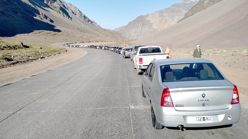 Estresante: aseguran que hay demoras de 8 horas para cruzar a Chile