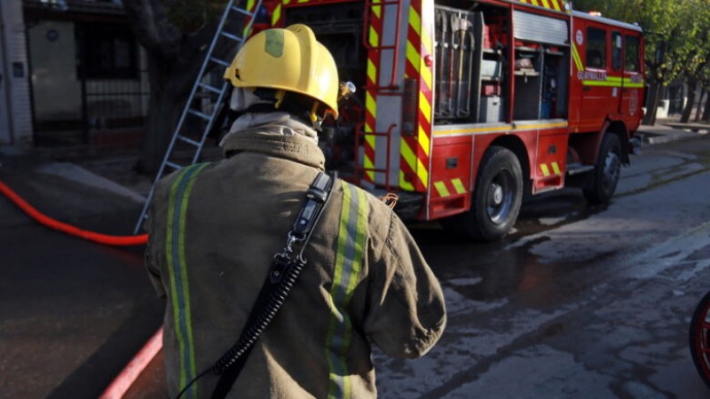 Se incendió una casa en Las Heras y un joven fue rescatado inconsciente
