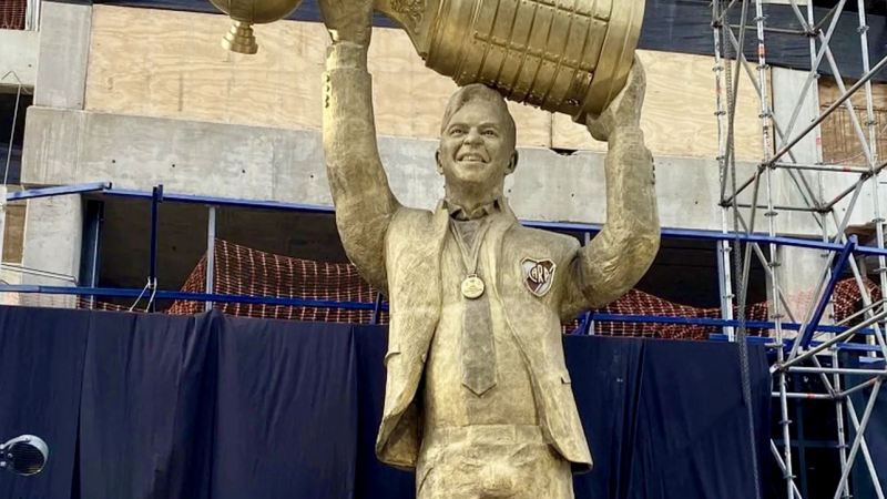 La estatua de Marcelo Gallardo dejó una abultada ola de memes