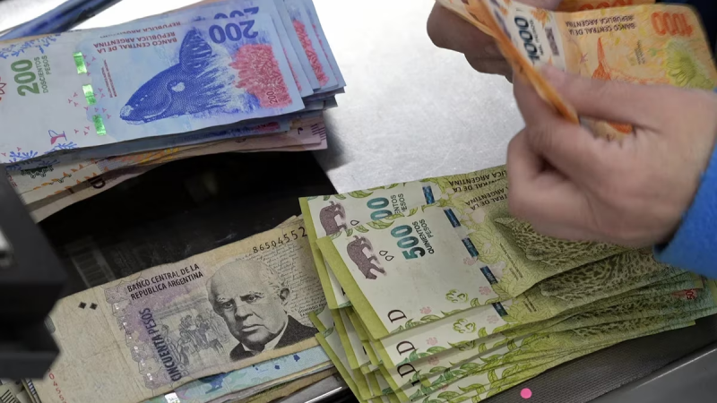 Cómo acceder a las becas de casi 13 mil pesos que el Gobierno les paga a los estudiantes