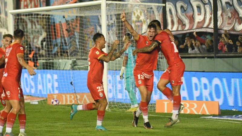 El picantísimo tuit de Arsenal tras la condena que recayó sobre Sebastián Villa: "Preso de tu..."