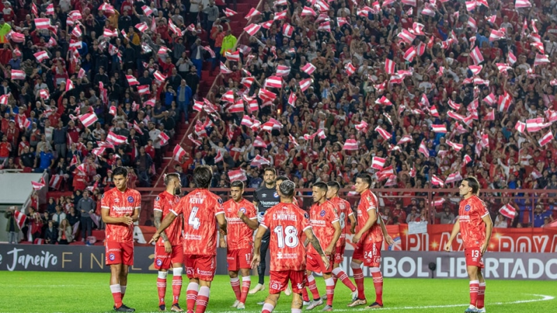 En Argentinos Juniors se ilusionan con la llegada de un histórico futbolista español: "Nos encantaría..."