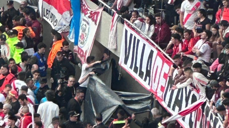 El brutal testimonio de un joven que vio caer al hincha de River: "Miraba el partido y escuché un 'bum'"