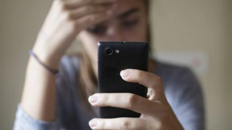 El desgarrador relato de una joven acosada durante una práctica laboral: "Me tengo que limpiar, estoy todo..."