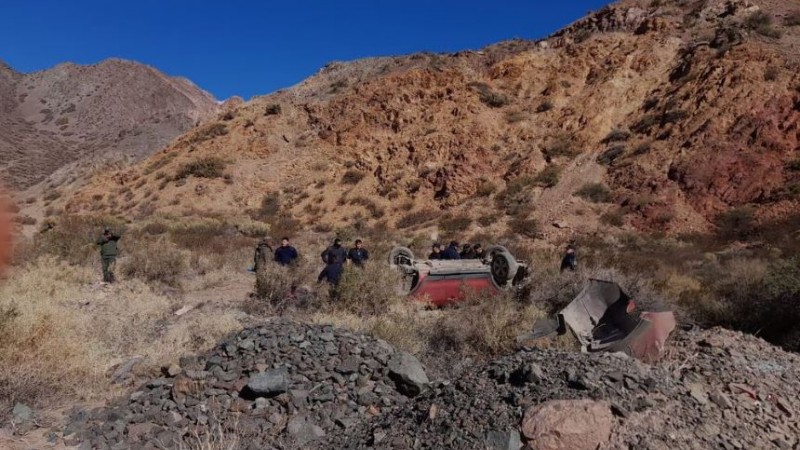 Otro fuerte accidente en Alta Montaña: una familia volcó en Uspallata y hay heridos