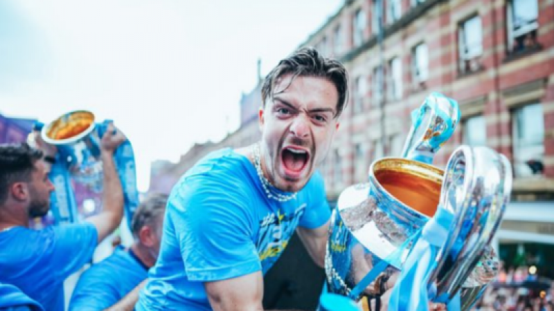 Quién es el compañero de Julián en Inglaterra que lleva dos días festejando en tres países diferentes