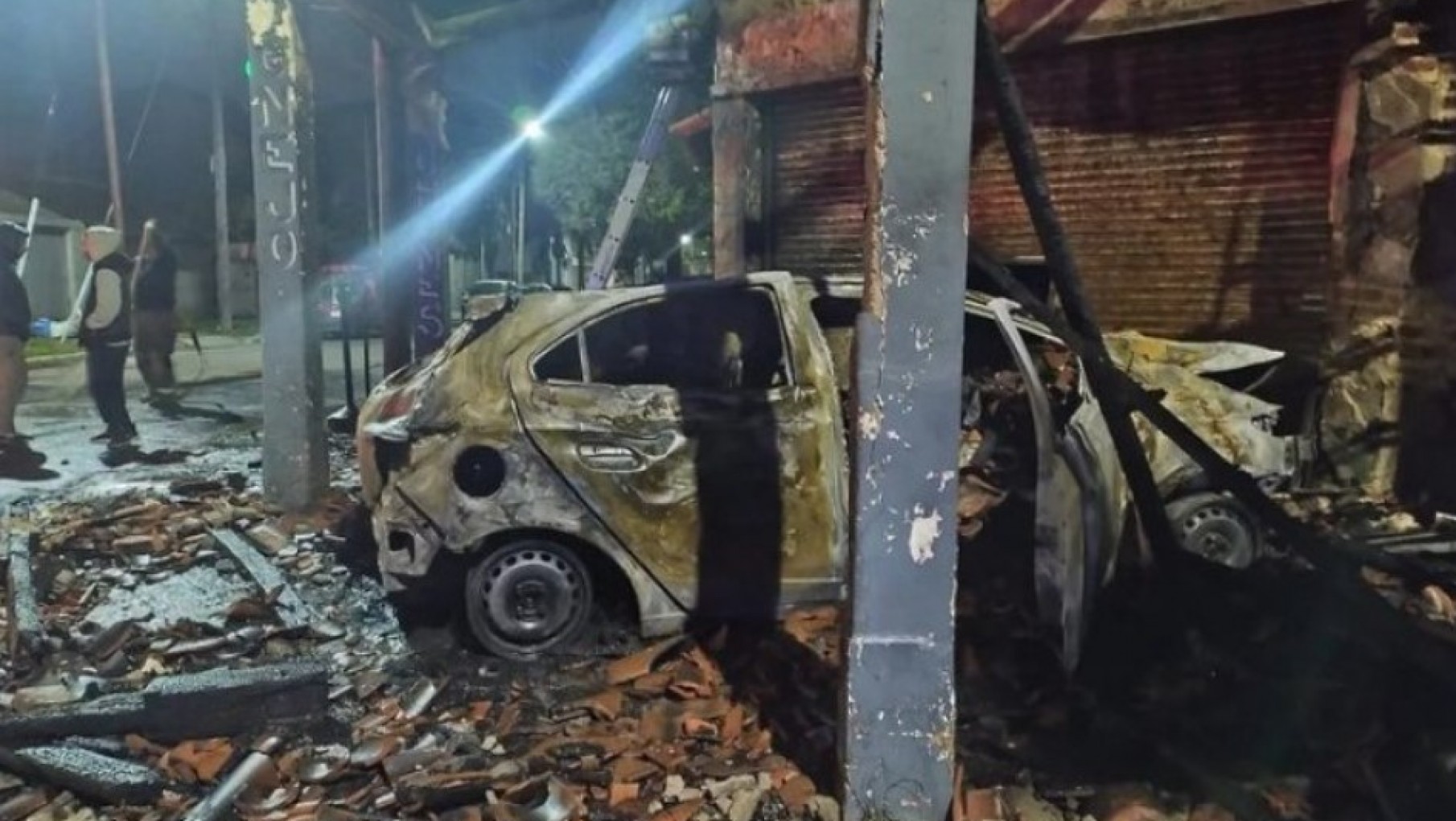 Insólito: un enfermero le robó el auto a un médico, chocó y le pidió ayuda