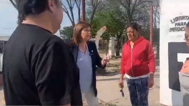 Video: así fue la pelea entre Bullrich y una mujer acusada del asesinato de Cecilia Strzyzowski