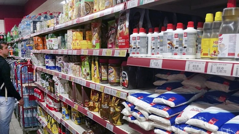 Acusaron a un conocido supermercado de aumentar precios para no perder con el IVA y terminaron en la Justicia