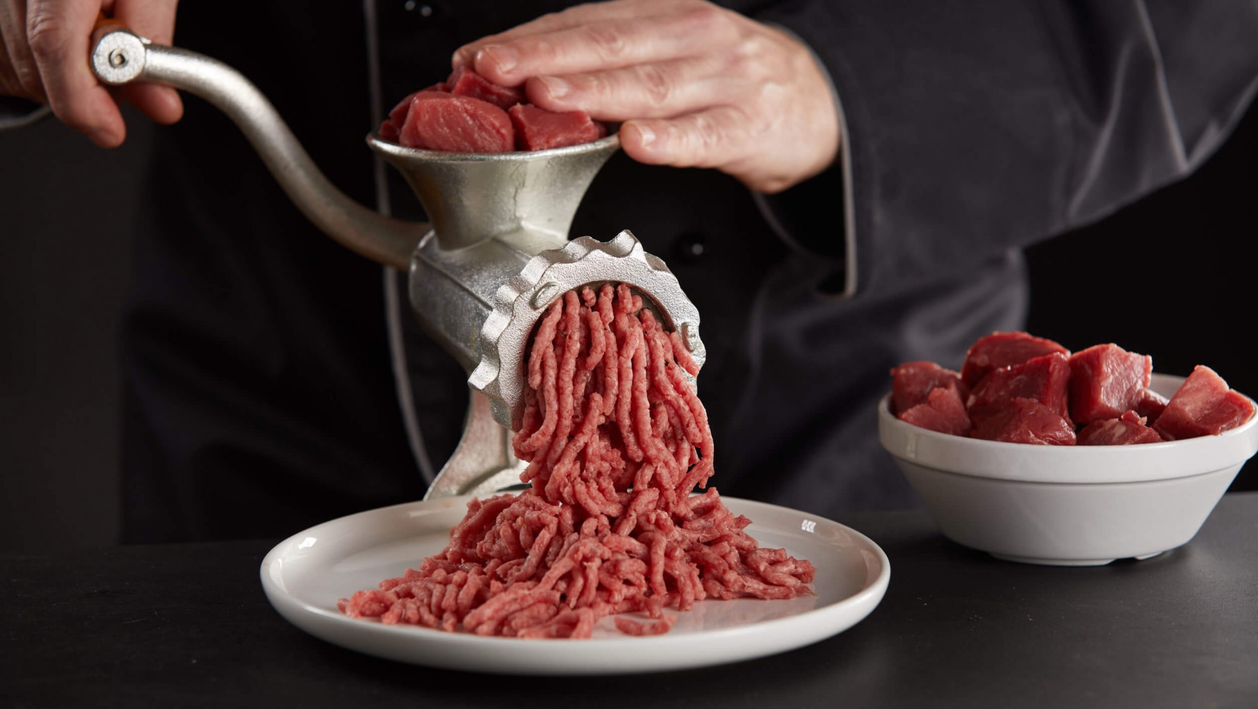 Un carnicero se molió el brazo con la picadora de carne y se lo tuvieron que amputar