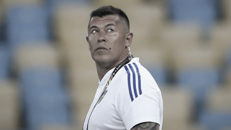 A días de su renuncia en Boca, Almirón recibió dos exóticas propuestas para dirigir en el extranjero