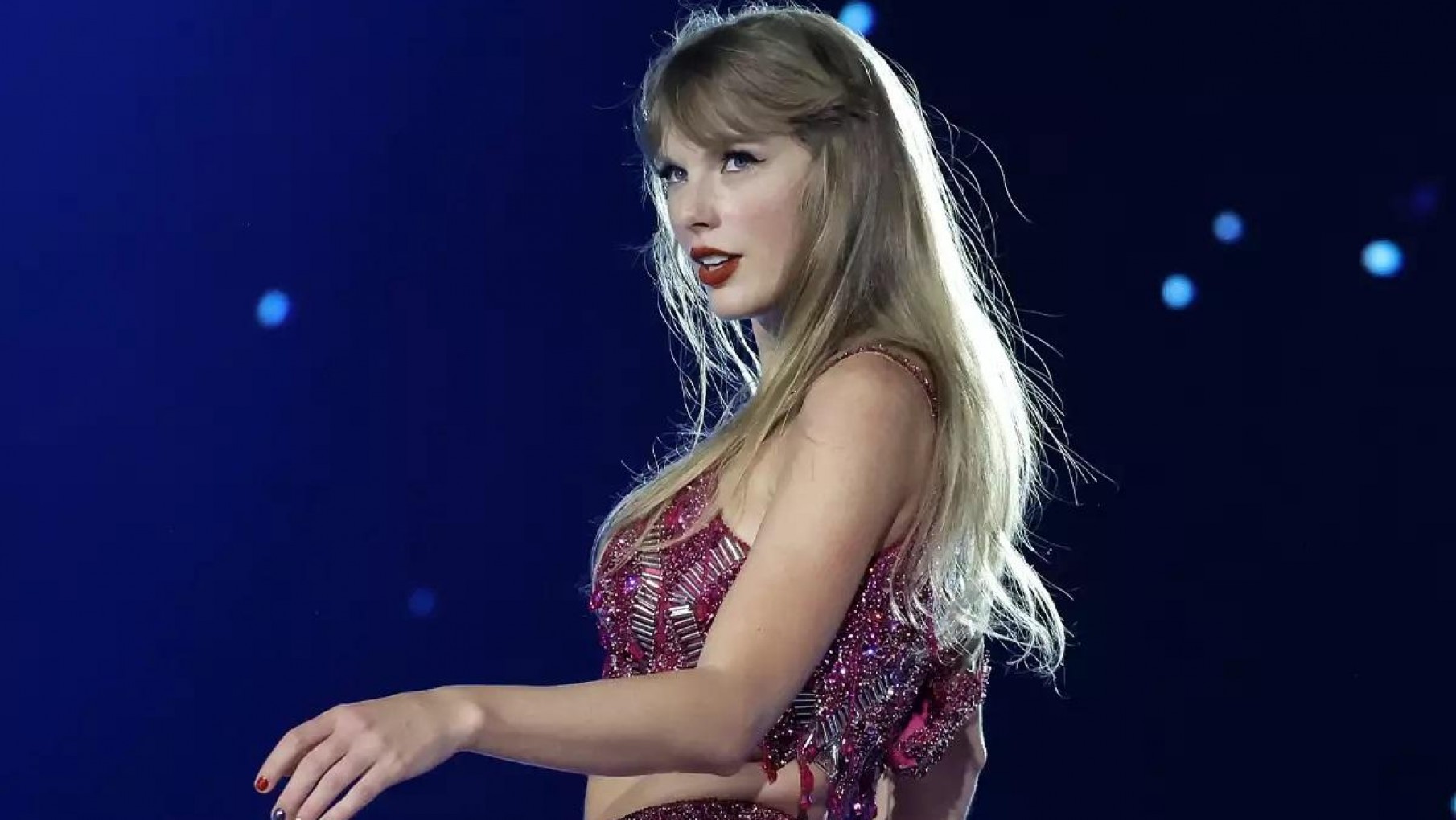 Paraguas, Chile out y un fandom delirante: los memes de la llegada de Taylor Swift a Argentina