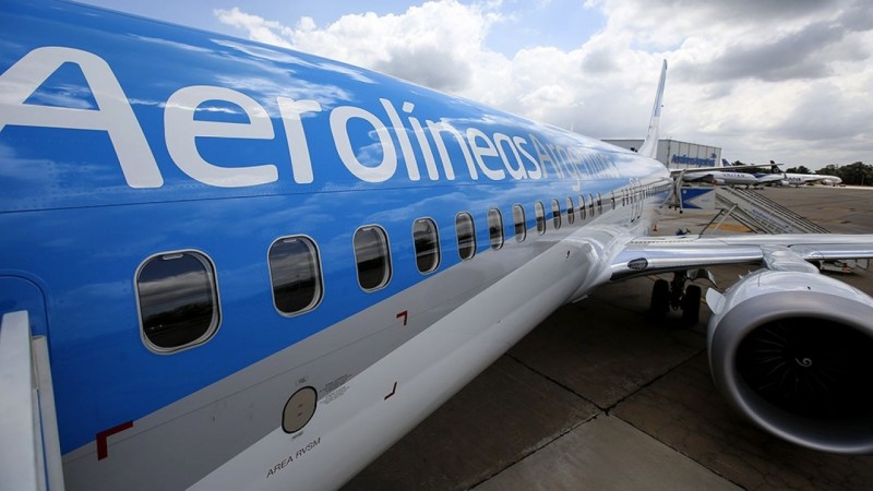 Llegó el ajuste a aerolíneas: pasajeros de vuelos locales deberán pagar un plus extra