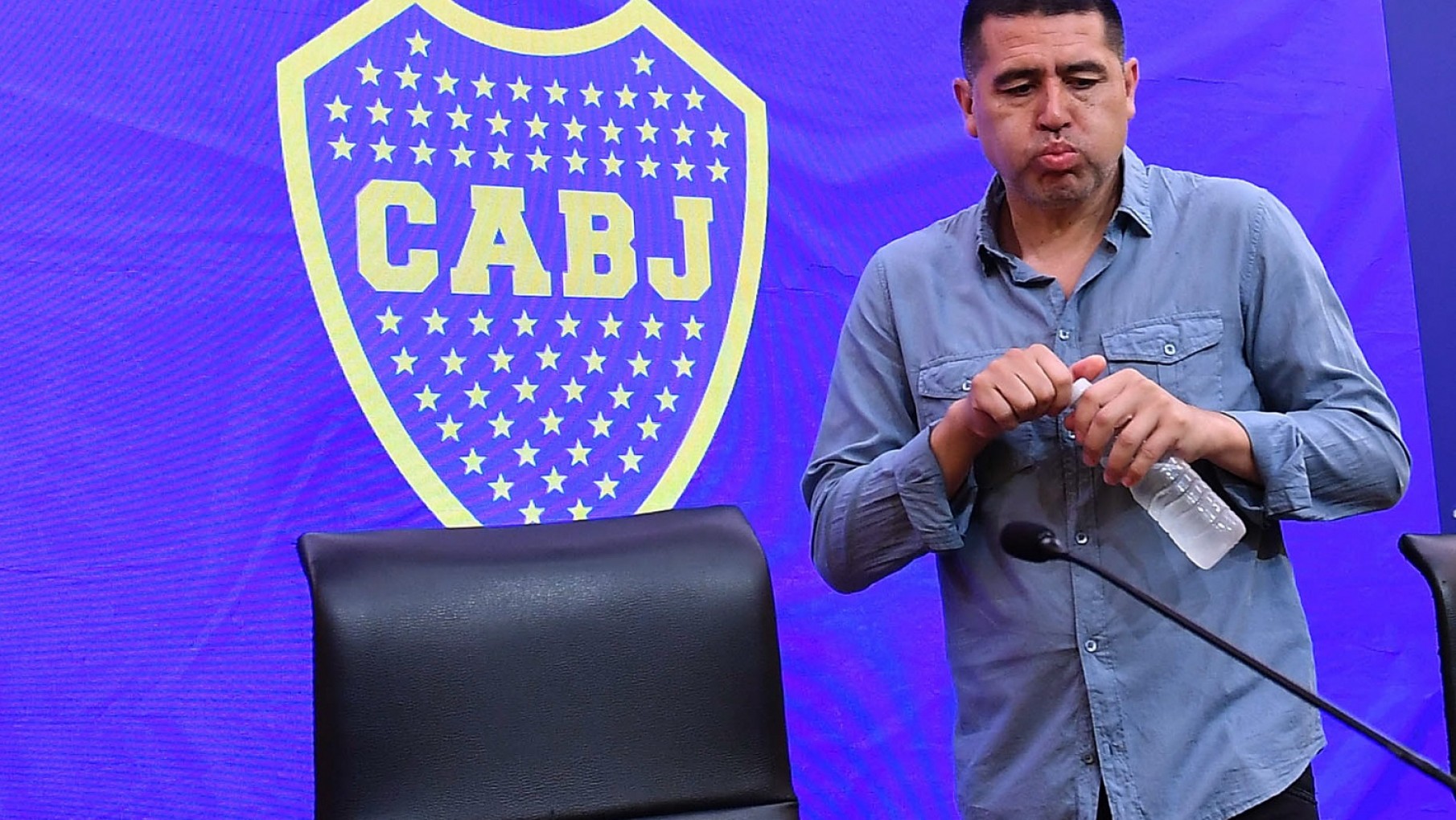 Aparecieron chats que revelan que Riquelme tenía conocimiento del abuso: "el 1 sabía"
