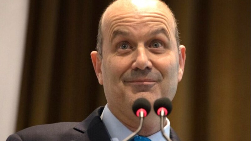 El redactor del DNU aseguró que es solo un "pedacito" de los cambios que quiere Milei