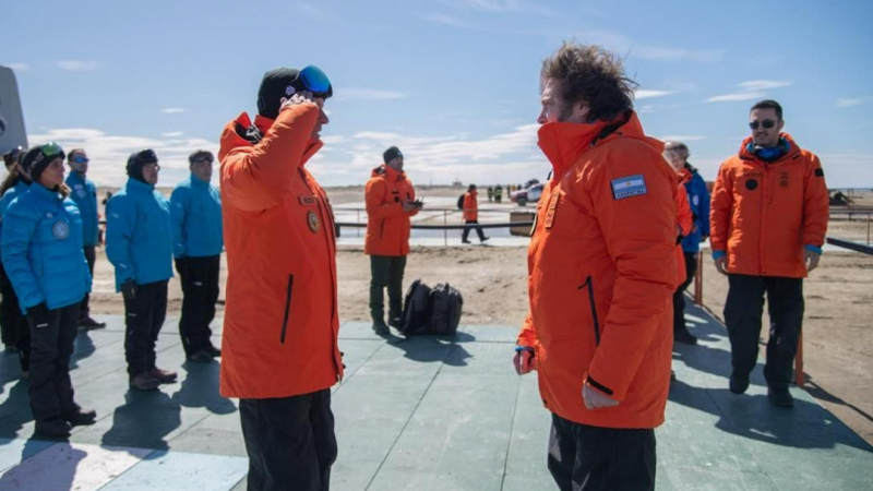 Concluyó la visita de Milei a la Antártida: reunión con científicos, proyectos ambientalistas y regalos