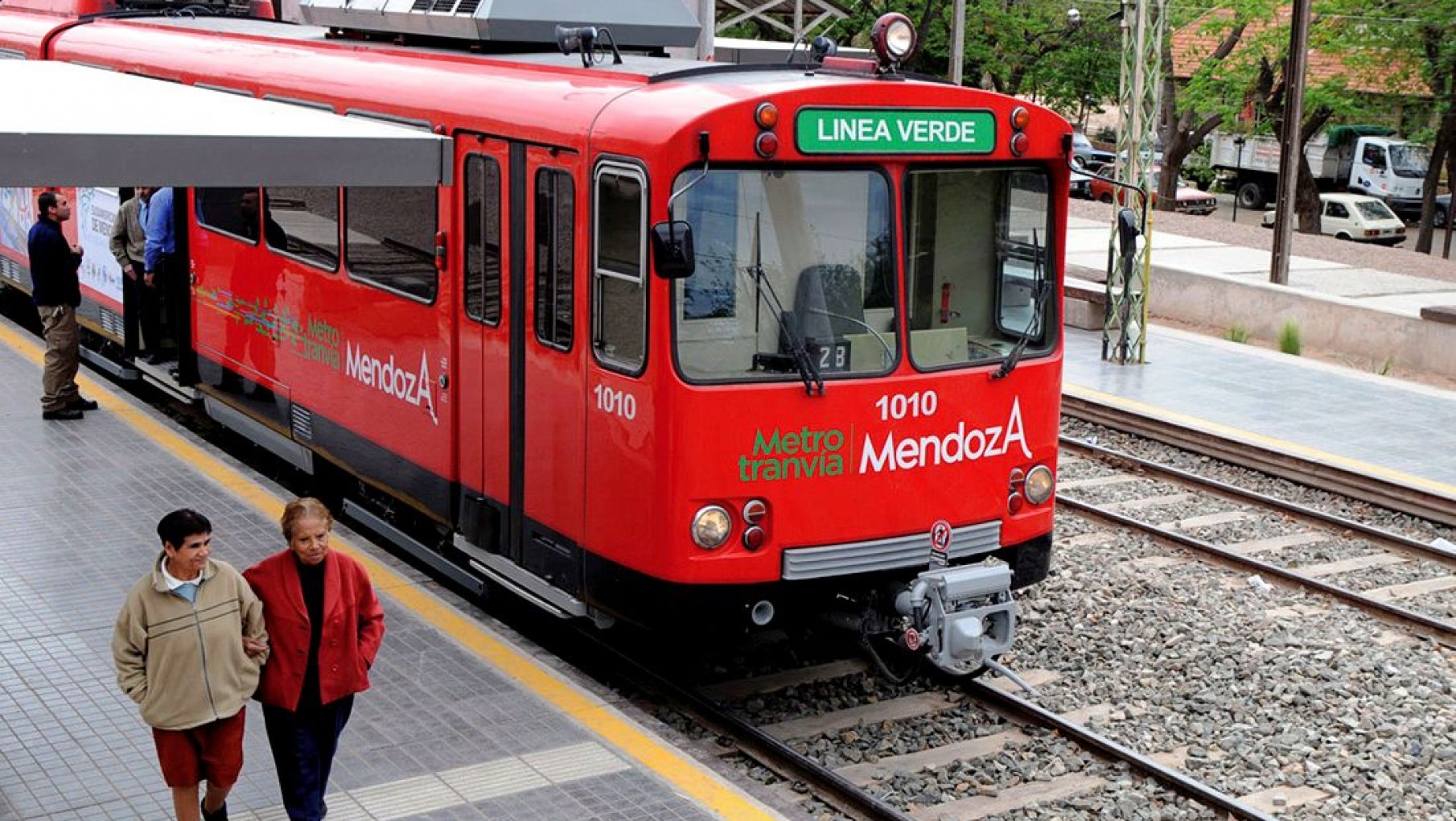 Detuvieron a un hombre acusado de tocar a una niña en el Metrotranvia
