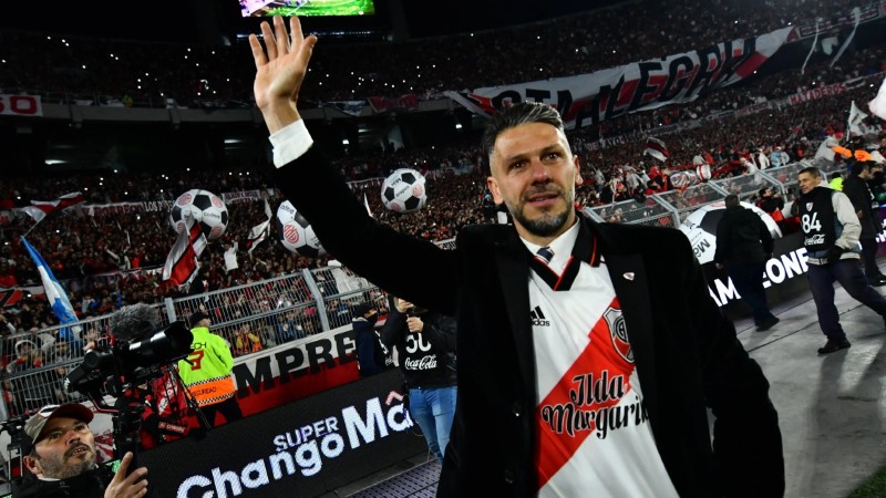 La controvertida decisión que tomó Demichelis a horas de jugar con la Lepra