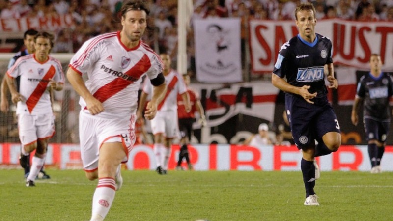 Goleadas en contra y un triunfo mítico en el Monumental: así le fue a la Lepra jugando contra River