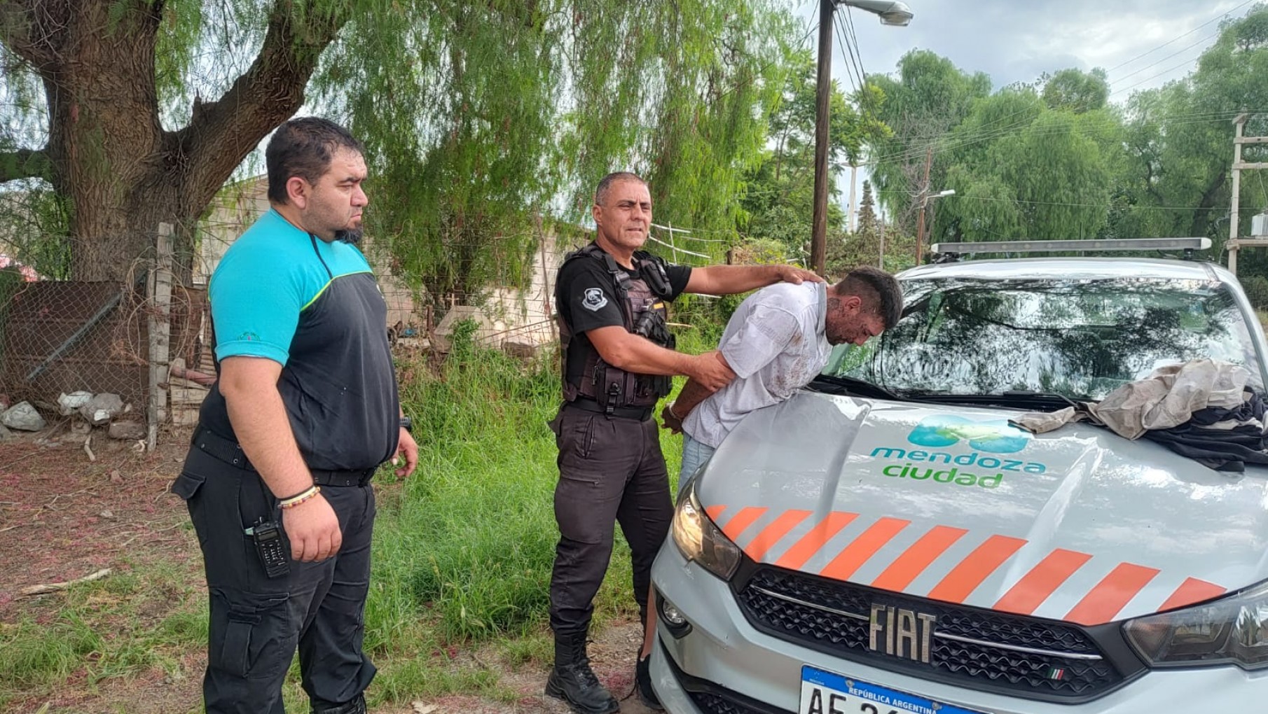 Trabajaba en un barrio privado, asaltó a una chica y se fue a los tiros contra la Policía
