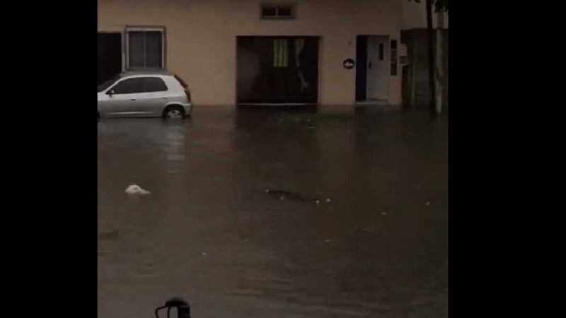Se conoció de qué murió el hombre que apareció flotando tras las fuertes lluvias en Lanús