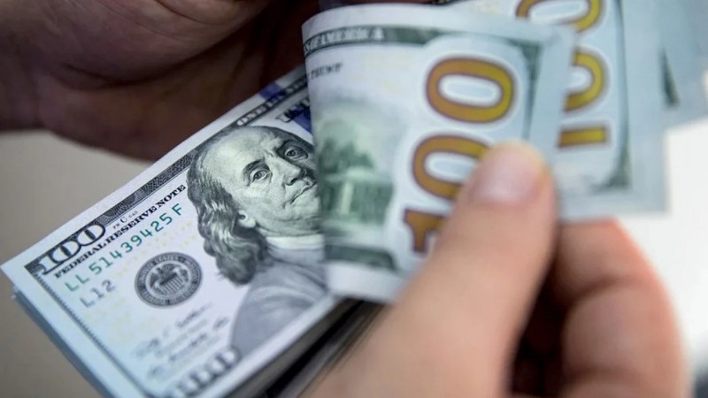 A cuánto se vende el dólar blue en medio del debate por la Ley de Bases