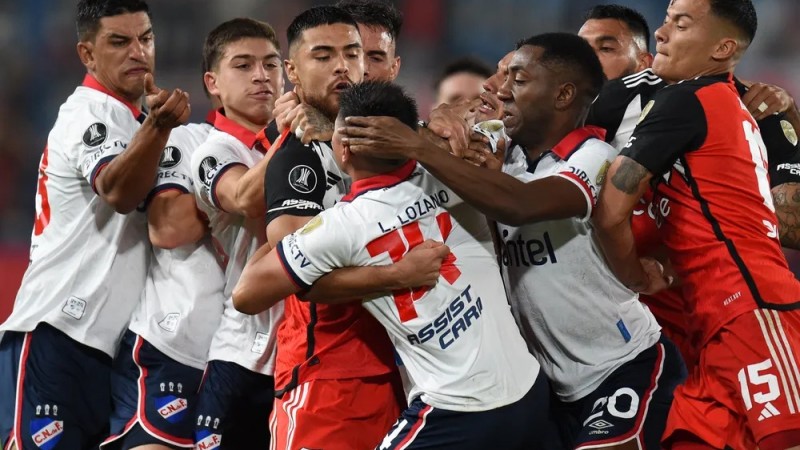 El escandaloso audio del VAR por las polémicas jugadas entre Nacional y River