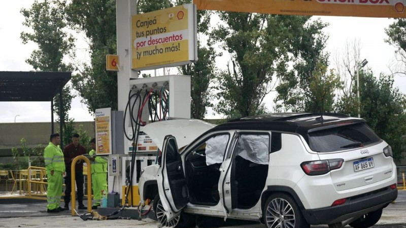 Filtraron el video del choque de Tiago Palacios contra una estación de servicio