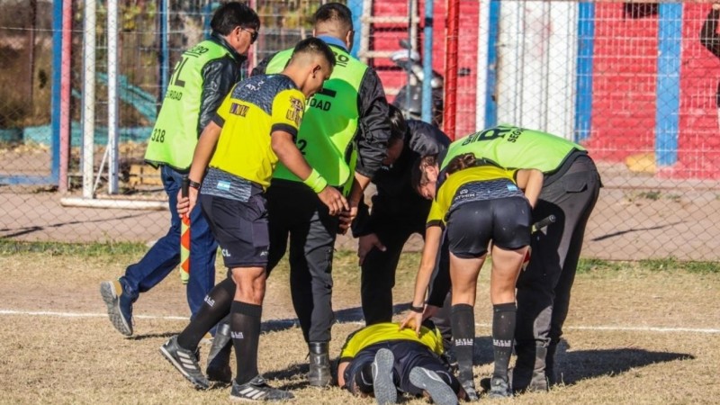 Liga Mendocina castigó de la manera más dura al futbolista que noqueó a un árbitro