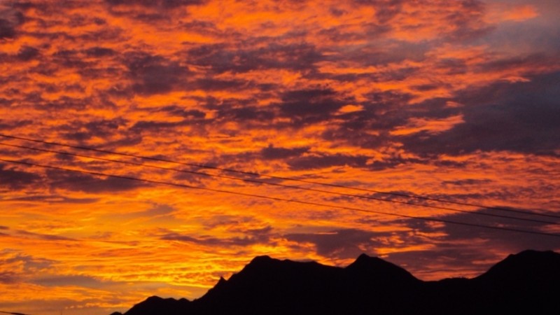 Furor en redes por el espectacular amanecer que se presenció en Mendoza