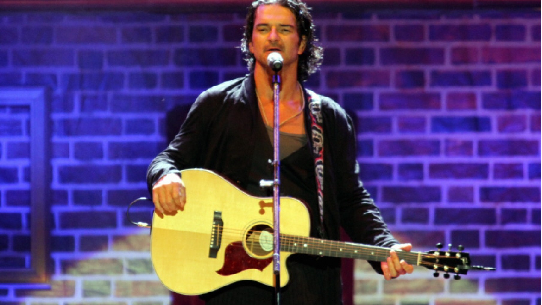 Polémica por una iniciativa para distinguir a Ricardo Arjona en Rosario