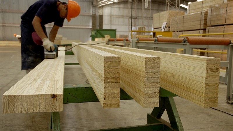 Economía en picada: caen la industria, la construcción y aumenta el desempleo