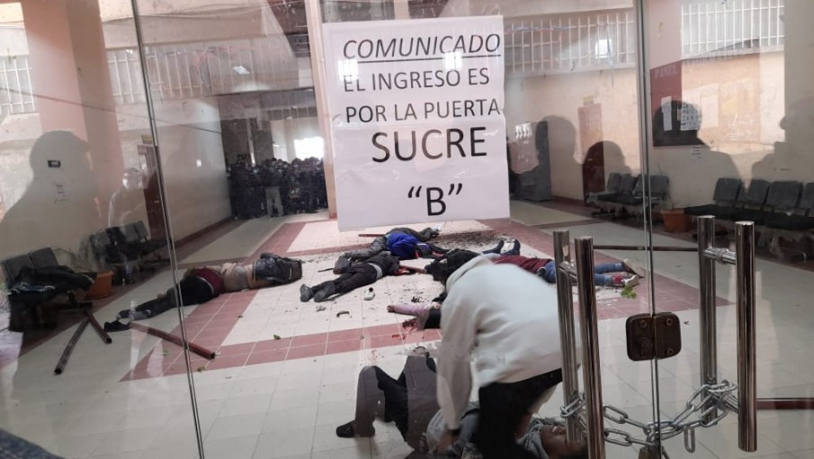 Horror en Bolivia cedió una baranda y 7 estudiantes murieron en una universidad VOXPOPULI TU